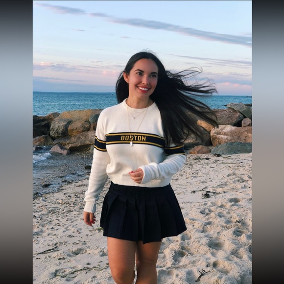 BRANDY MELVILLE BOSTON SWEATER OS - Picture 8 of 8